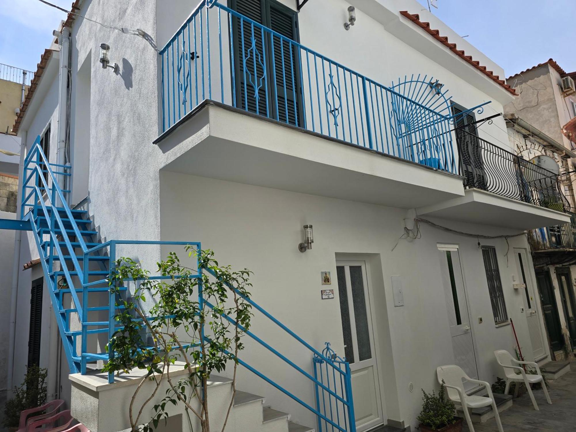 이스키아 La Casa Di Giuliana Primo Piano Con Balcone 빌라 외부 사진
